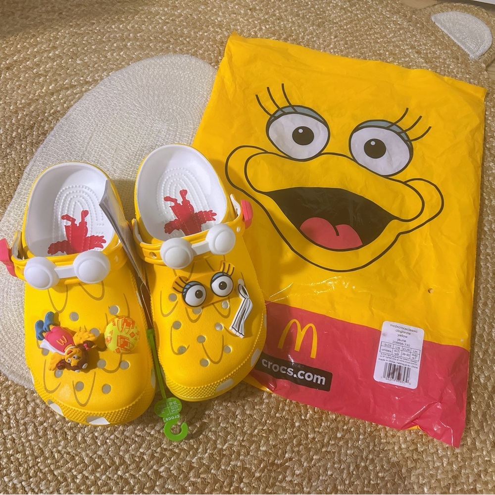 (Discontinued & limited edition)CROCS Yellow Cartoon Character Clogs